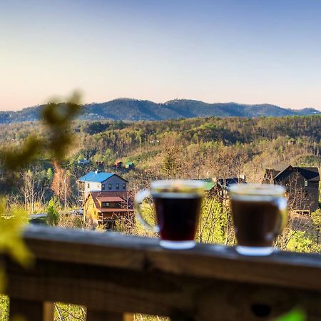 Mountainscape - Brand New Cabin W Views - Hottub - Firetable - Ps5 - Pooltable - 3 Pools Gatlinburg Exterior photo