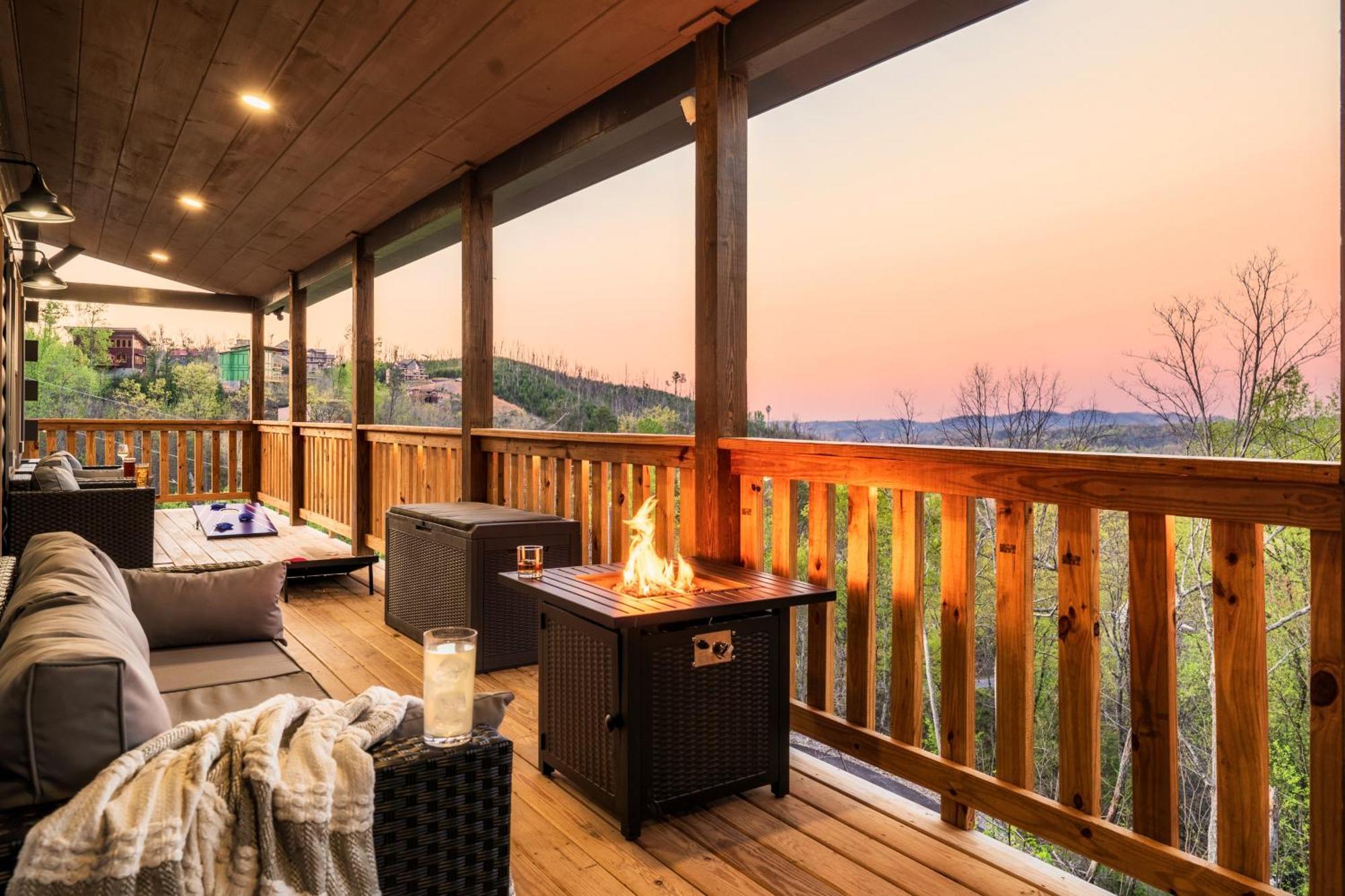 Mountainscape - Brand New Cabin W Views - Hottub - Firetable - Ps5 - Pooltable - 3 Pools Gatlinburg Exterior photo