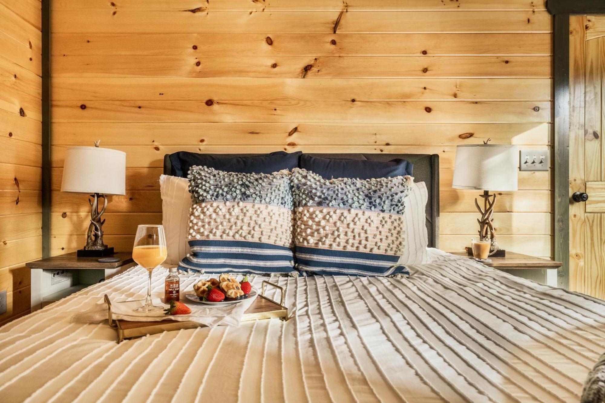 Mountainscape - Brand New Cabin W Views - Hottub - Firetable - Ps5 - Pooltable - 3 Pools Gatlinburg Exterior photo